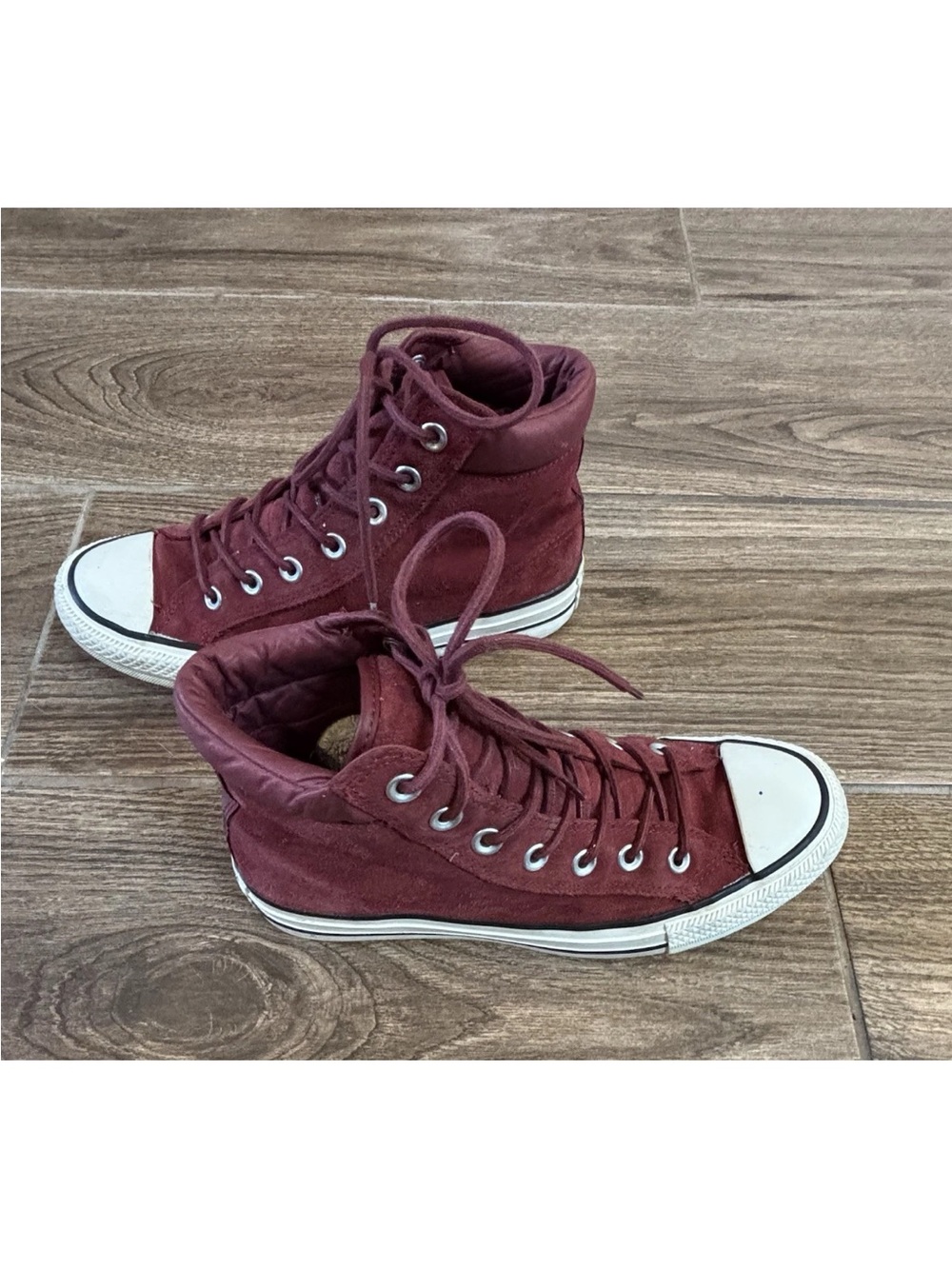Converse Chuck Taylor All Star Burgundy Suede High Top Women’s 7.5